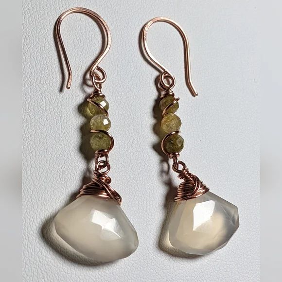 Free-spirited Earrings Dangle Drop Faceted Green Garnet And Milky Chalcedony - Picture 5 of 11
